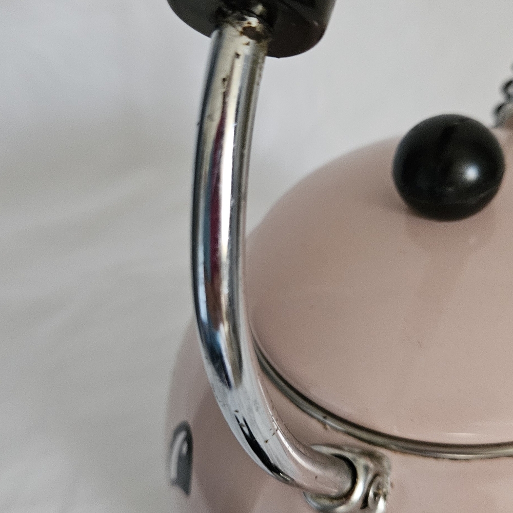 Vintage M. Kamenstein pink pig-shaped enamel whistling tea kettle. - Picture 6 of 6